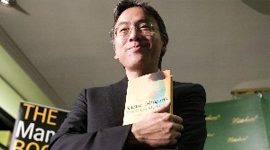 Kazuo Ishiguro gana el Nobel de Literatura